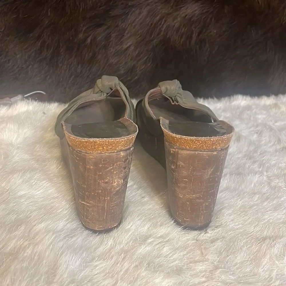 Donald pliner wedge shoes 8.5 (5502)
